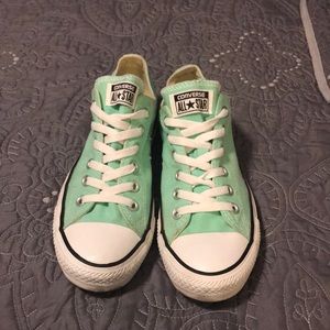 💙Ankle high mint green converse!💙
